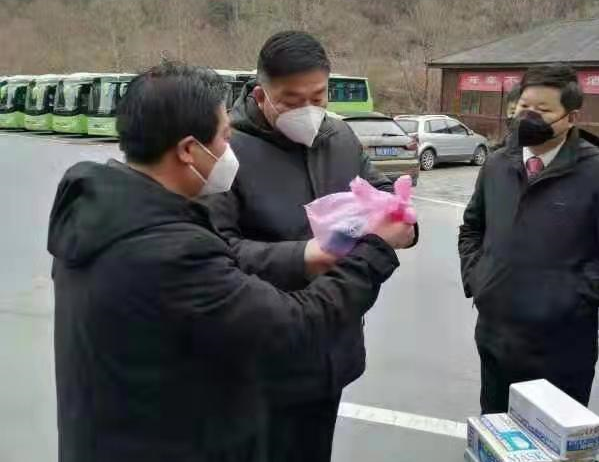 不忘初心勇担当，我是党员我先上